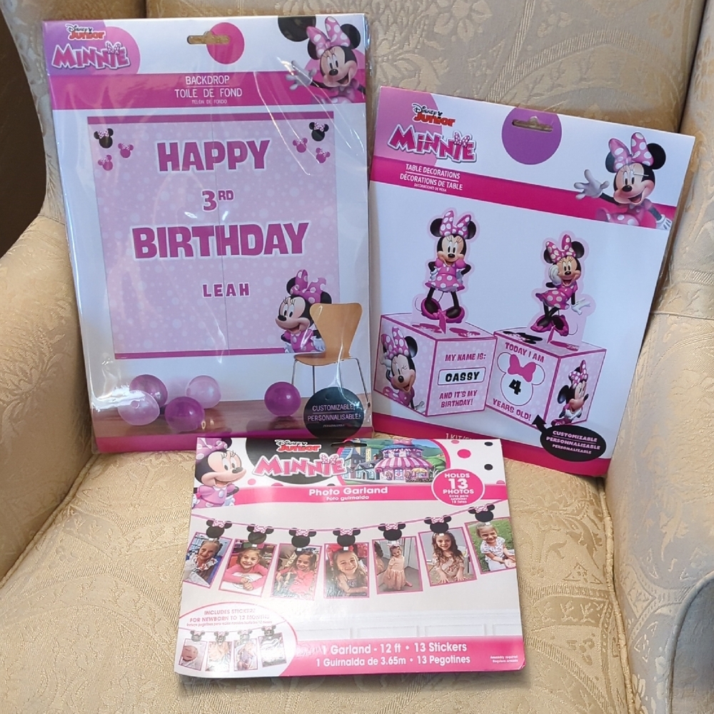 New With Tags Minnie Mouse Birthday Party Supplies Set 🩷🤍